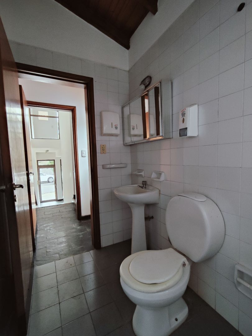 En alquiler céntrico local apto para oficinas o comercio — foto 11