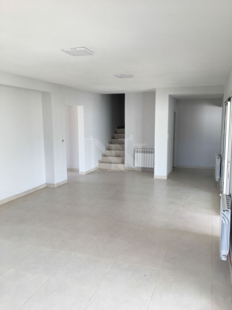 Casa en alquiler La Reserva 4 ambientes