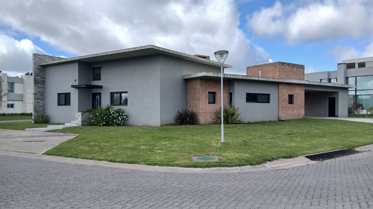 VENTA DE CASA EN Ezeiza - Valdevez Barrio Privado - 2