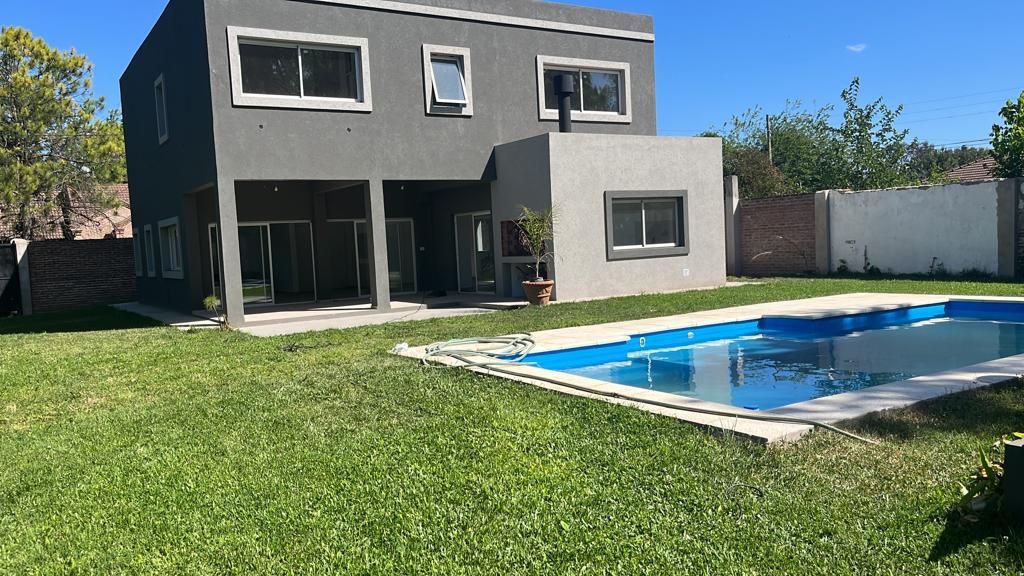 ALQUILER DE CASA EN Pilar - 2