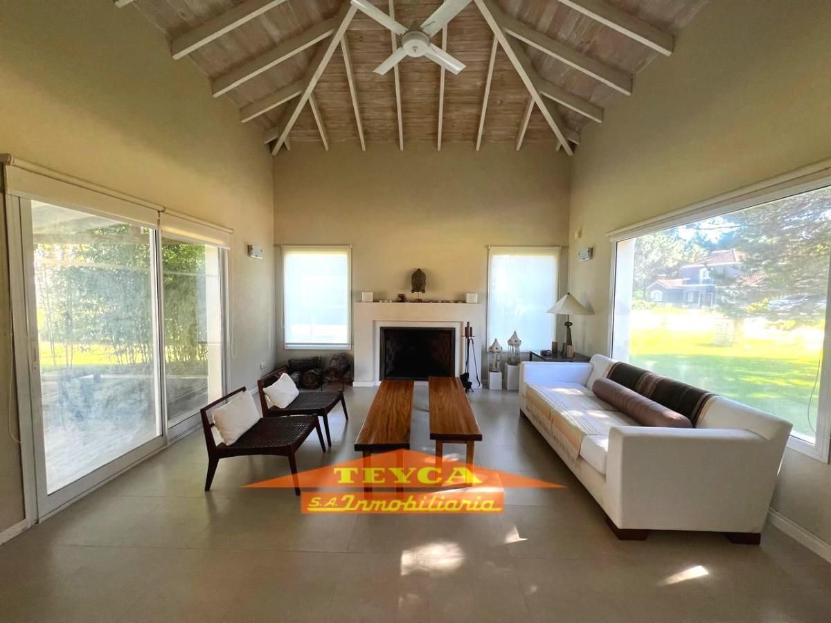 Casa en venta La Herradura 5 ambientes