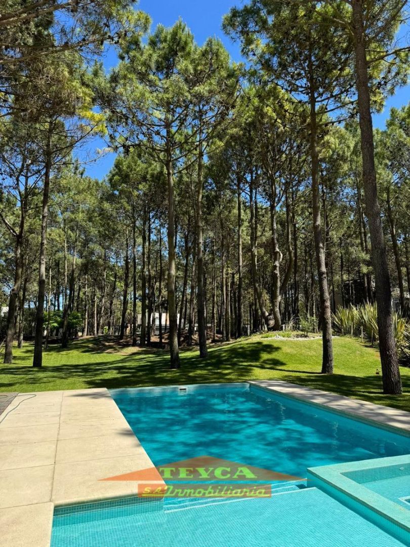 Casa en venta La Herradura 5 ambientes