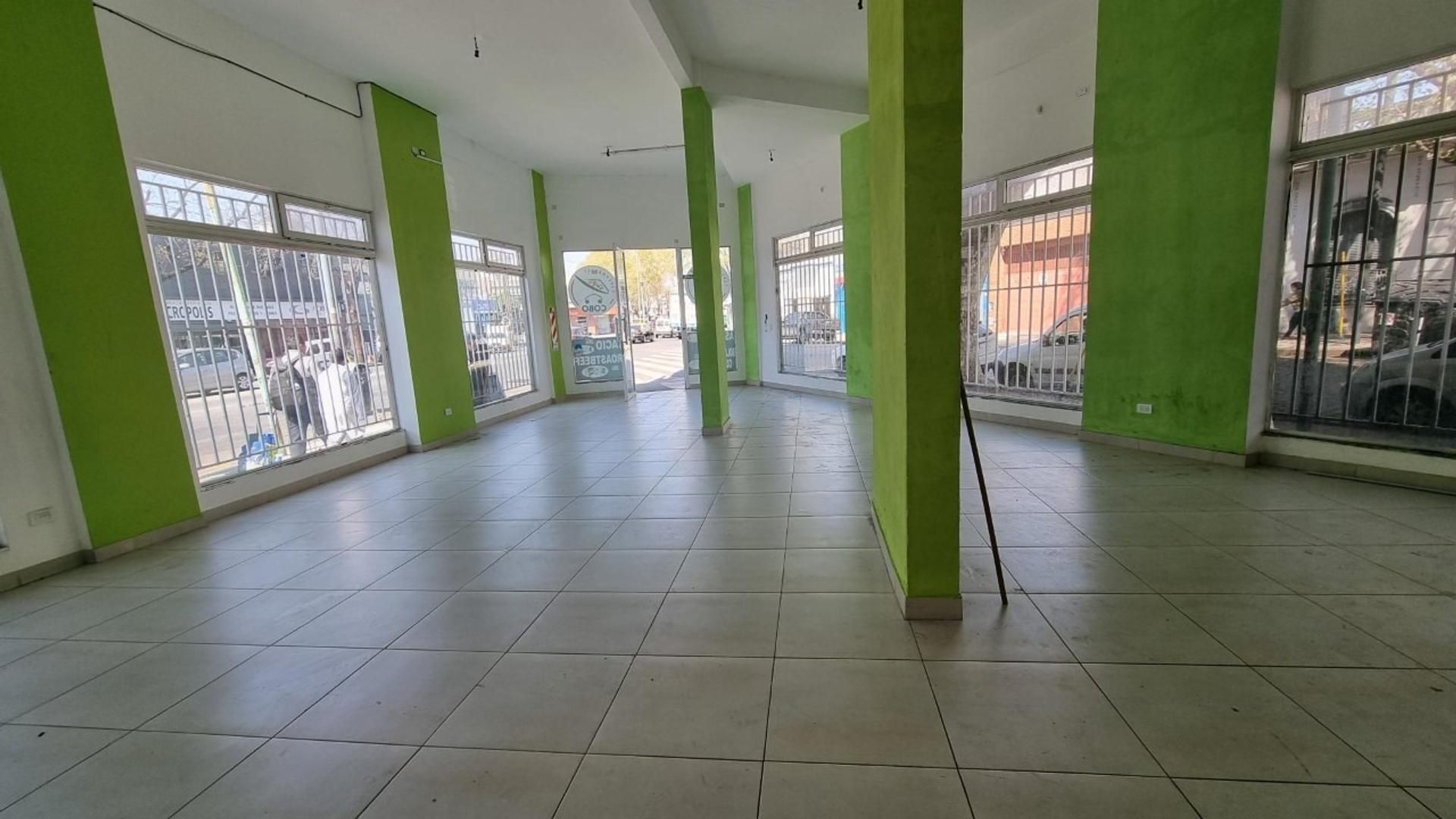 LOCAL  COMERCIAL  EN  AV. LA PLATA 2300  BOEDO