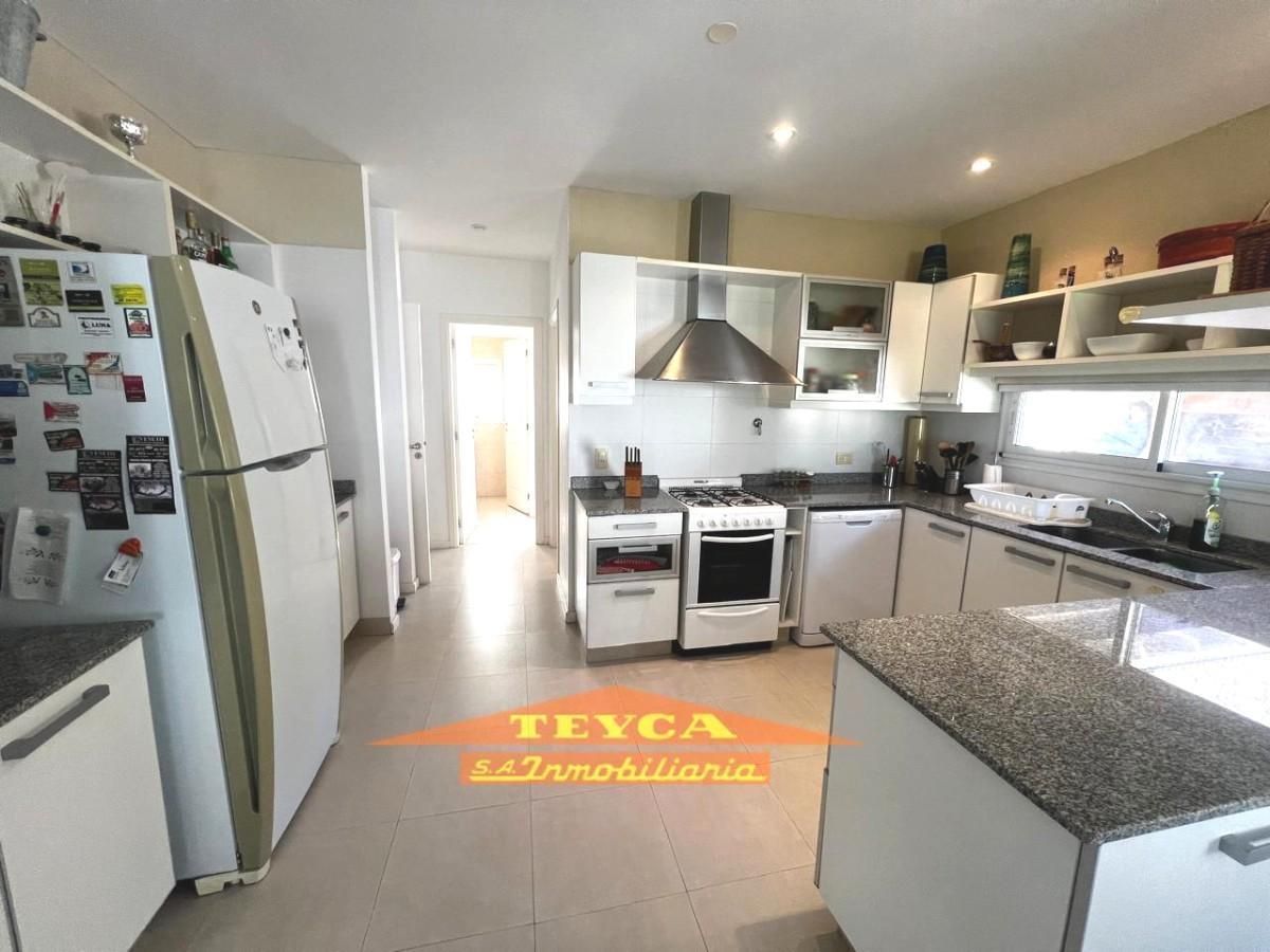Casa en venta La Herradura 5 ambientes