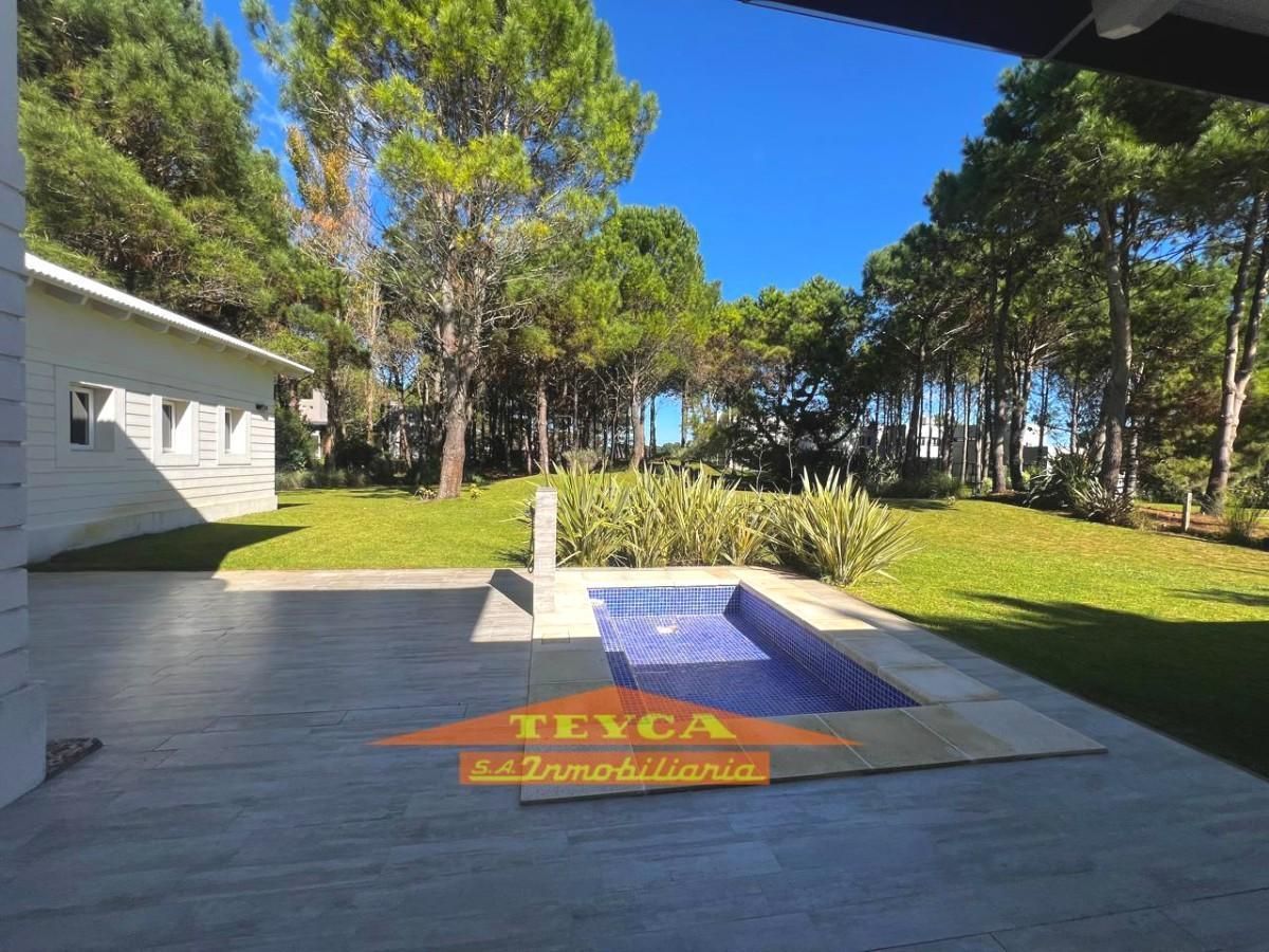 Casa en venta La Herradura 5 ambientes