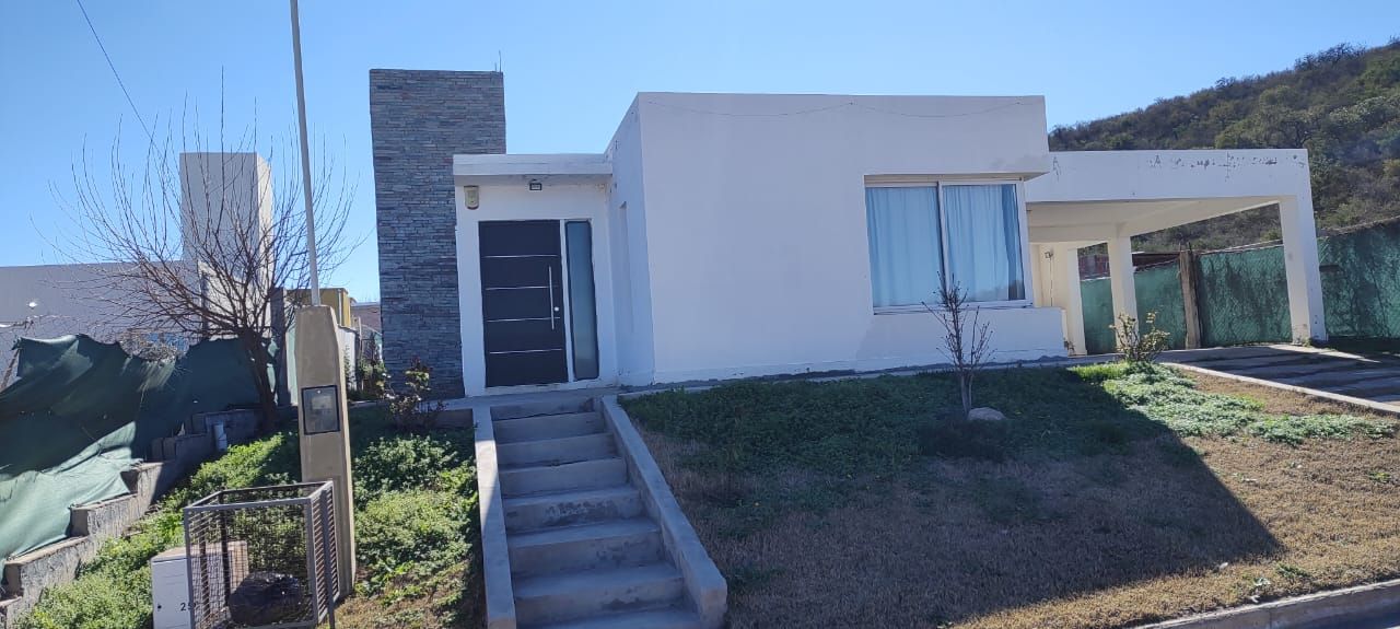Casa en alquiler Las Chacras 4 ambientes