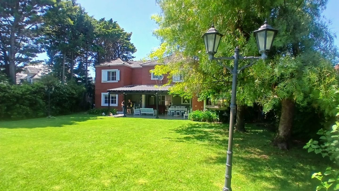 VENTA DE CASA EN Esteban Echeverría - 29