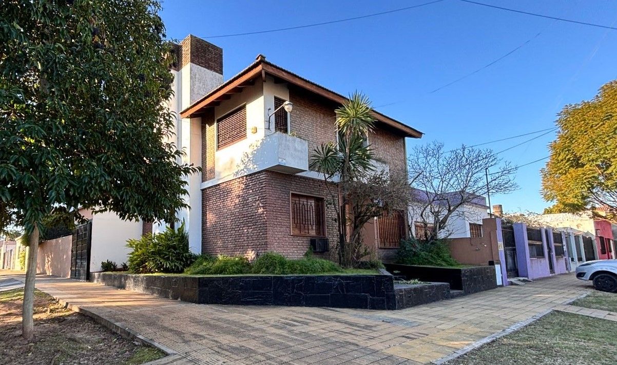 Casa en MONSEÑOR CHIMEN 700