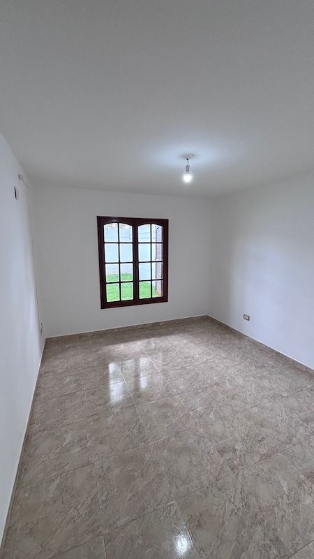 Casa en alquiler Mariano Moreno 3 ambientes