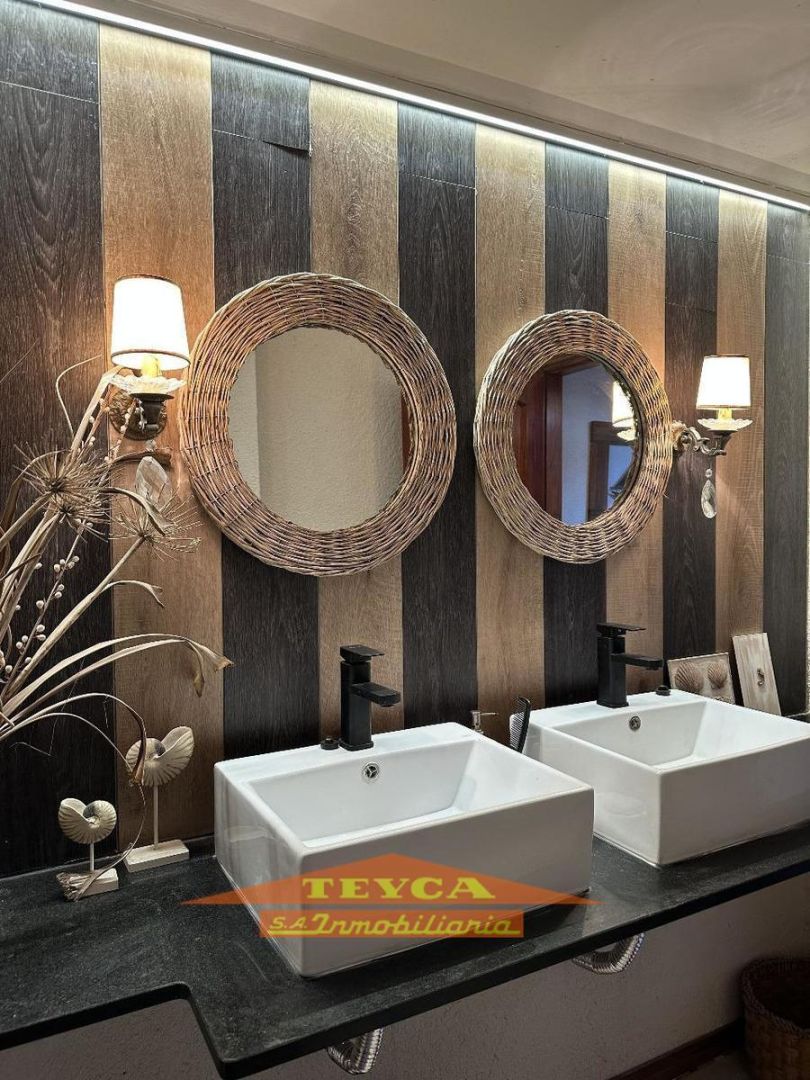Casa en venta Lasalle 10 ambientes