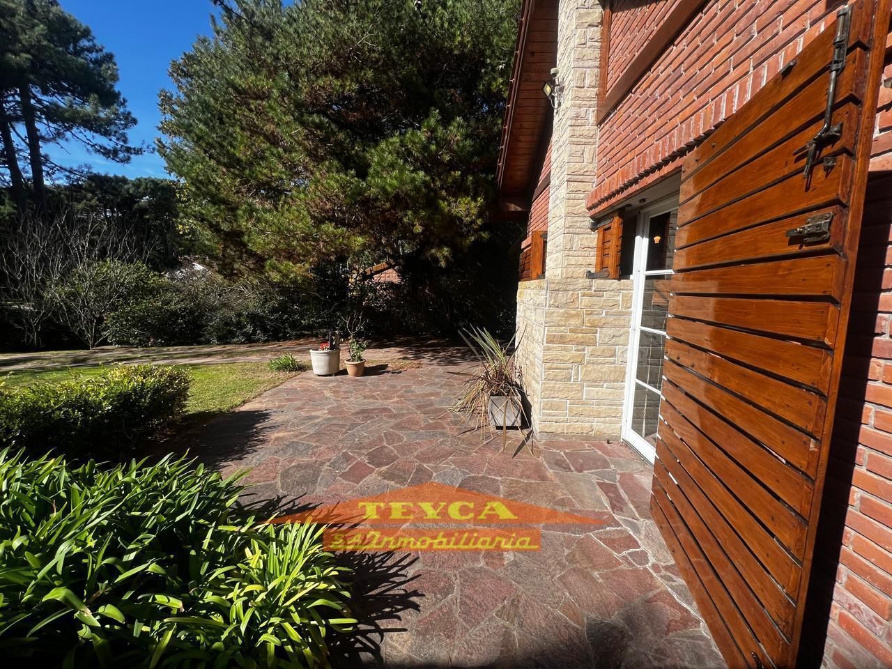 Casa en venta Lasalle 5 ambientes