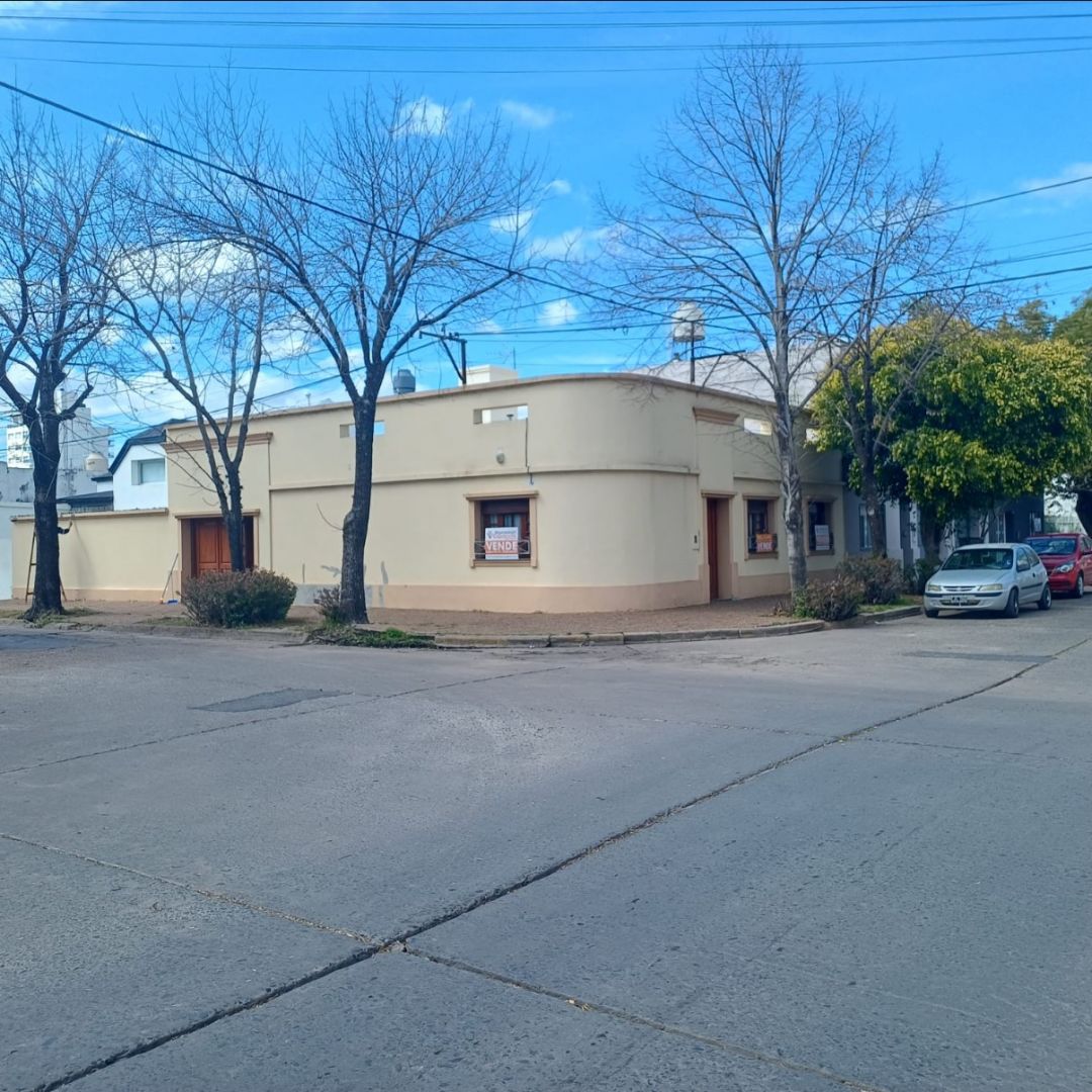 Casa en Sarmiento 1400