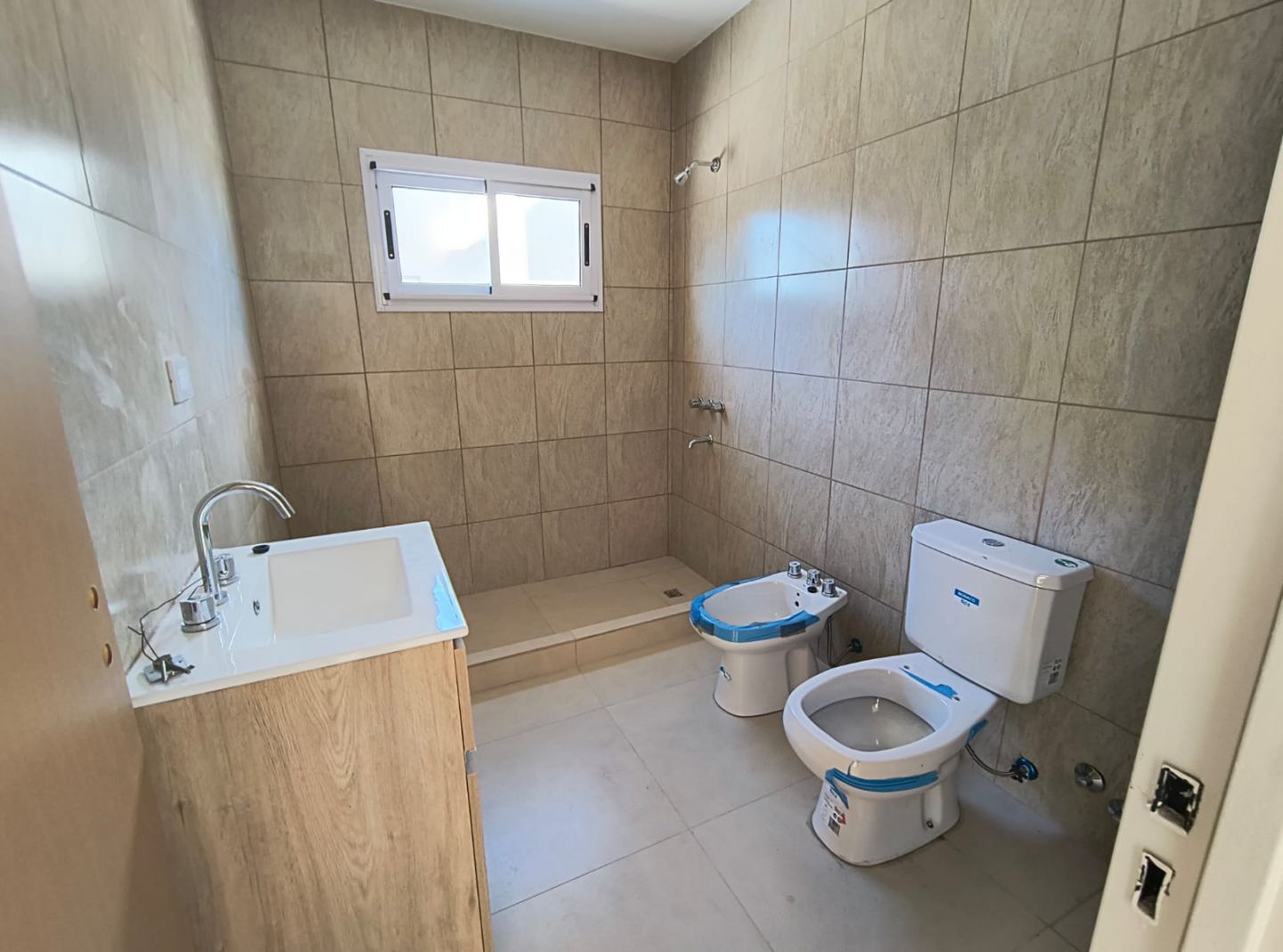 VENTA DE CASA EN General Fernández Oro - Las Viñas - 23