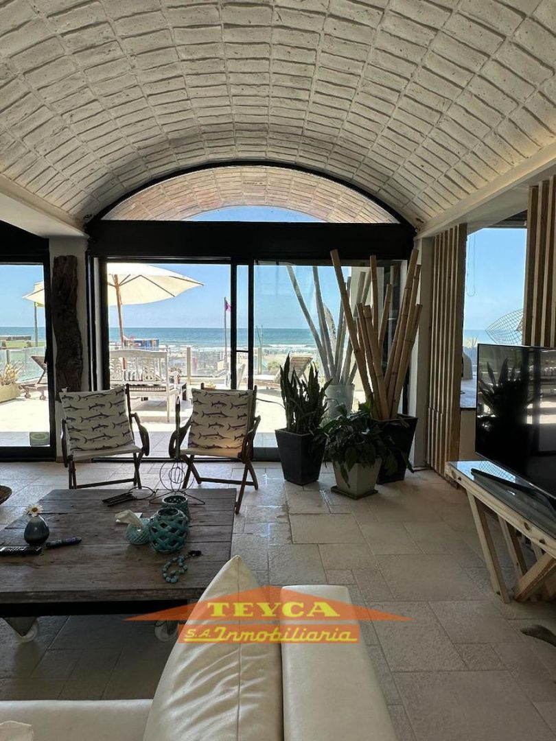 Casa en venta Lasalle 10 ambientes