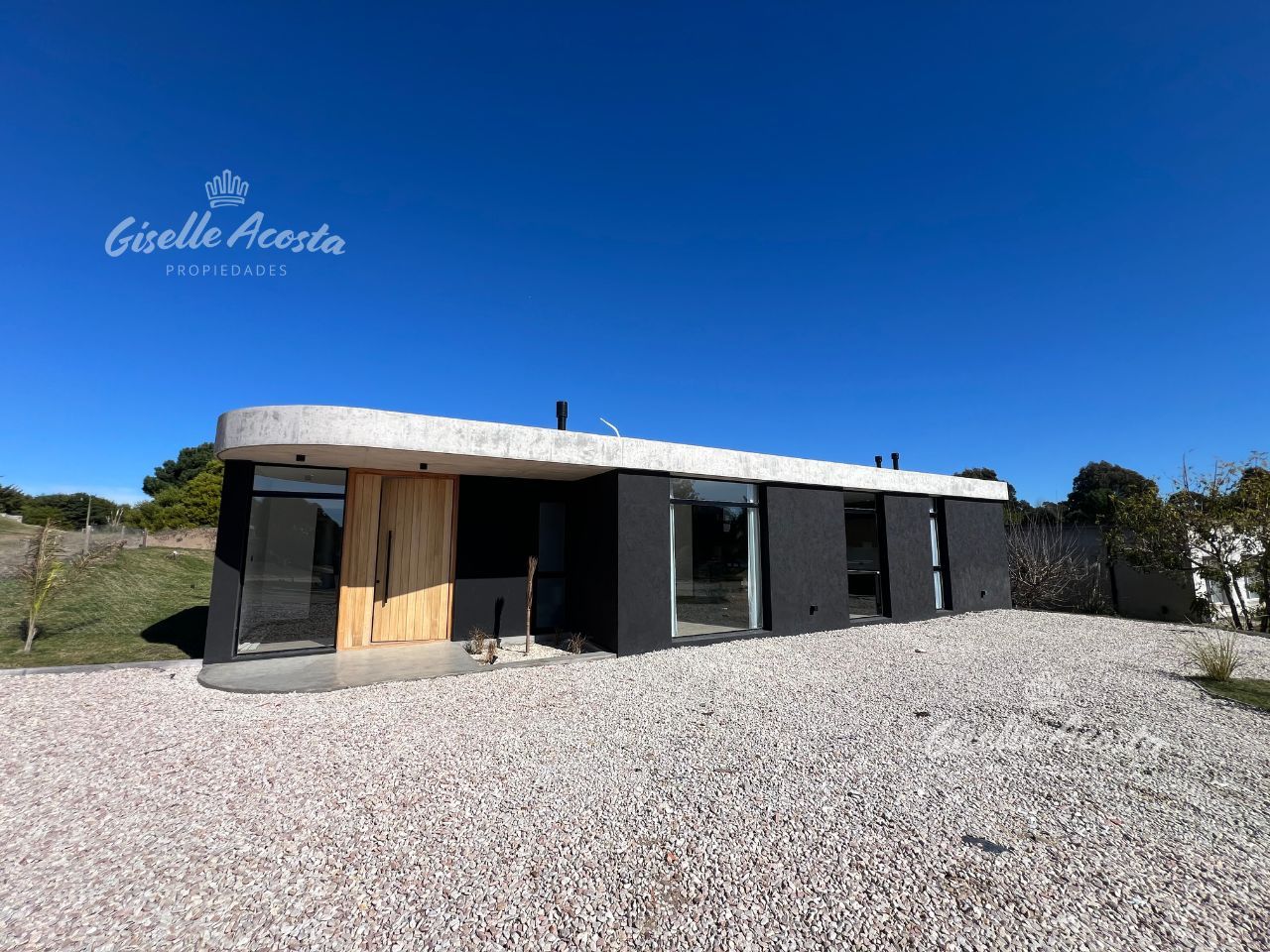 Casa en Ecuestre 200
