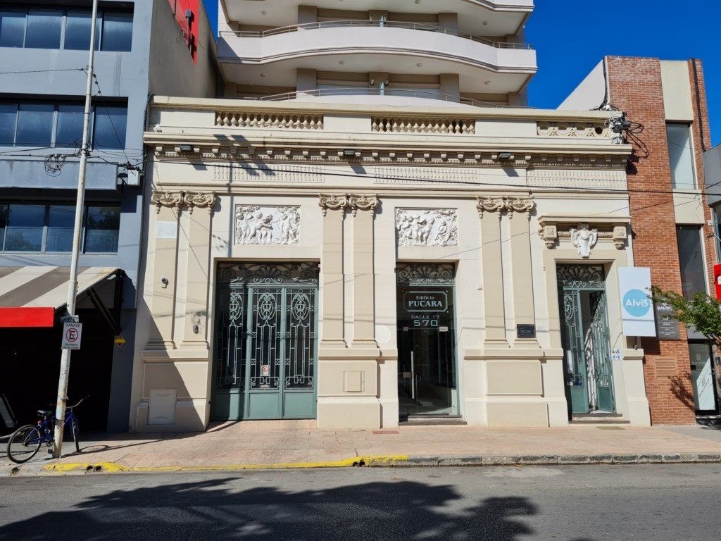 Depto 3 amb, 88m² con cochera y balcón — Centro