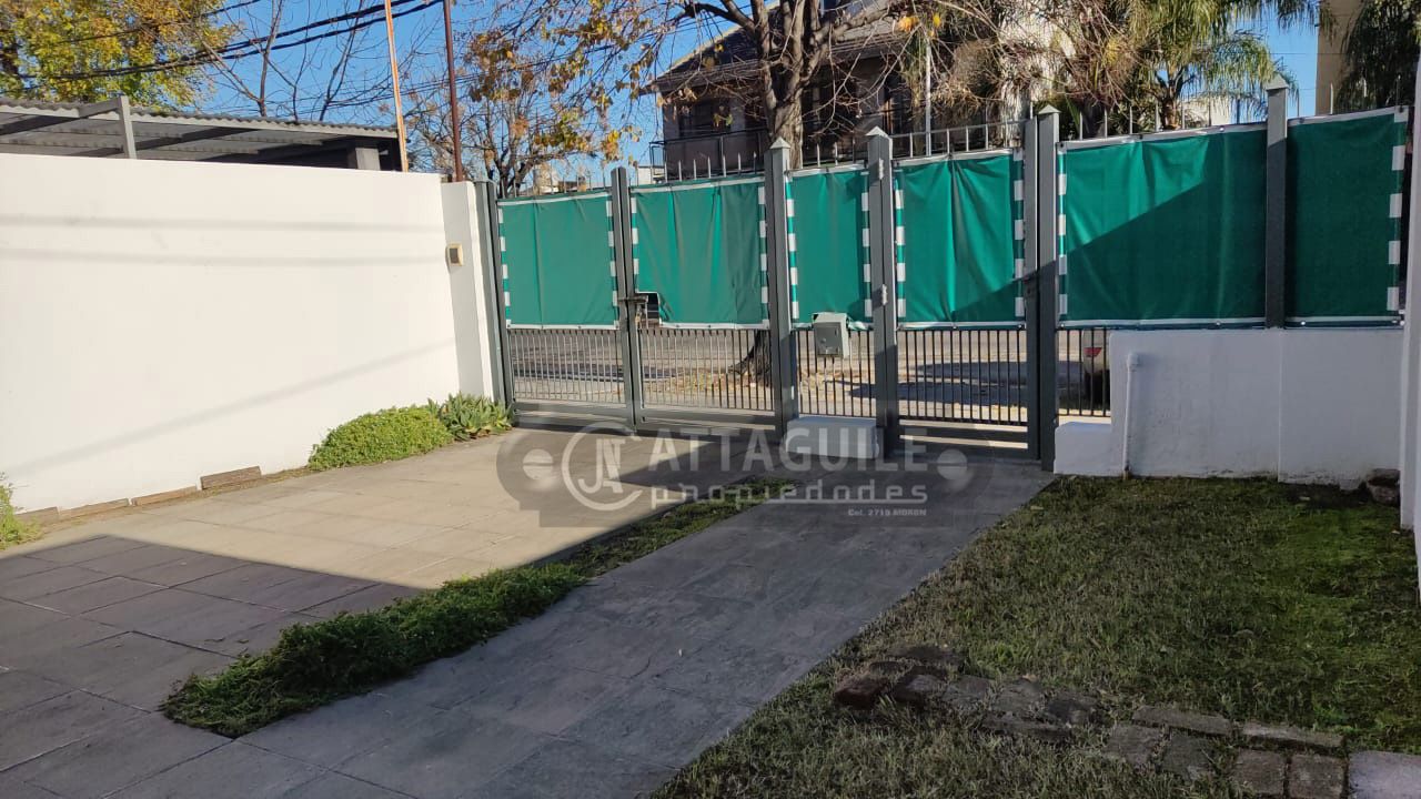 Casa en ALMIRANTE BROWN 300