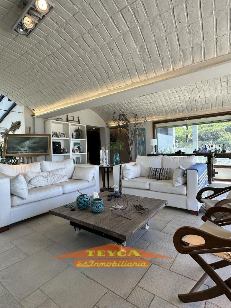 Casa en venta Lasalle 10 ambientes