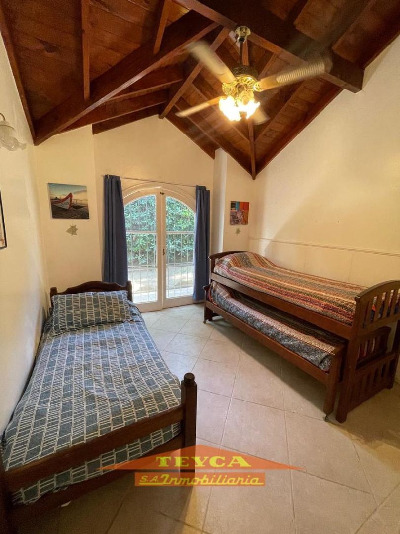 Casa en venta Lasalle 4 ambientes