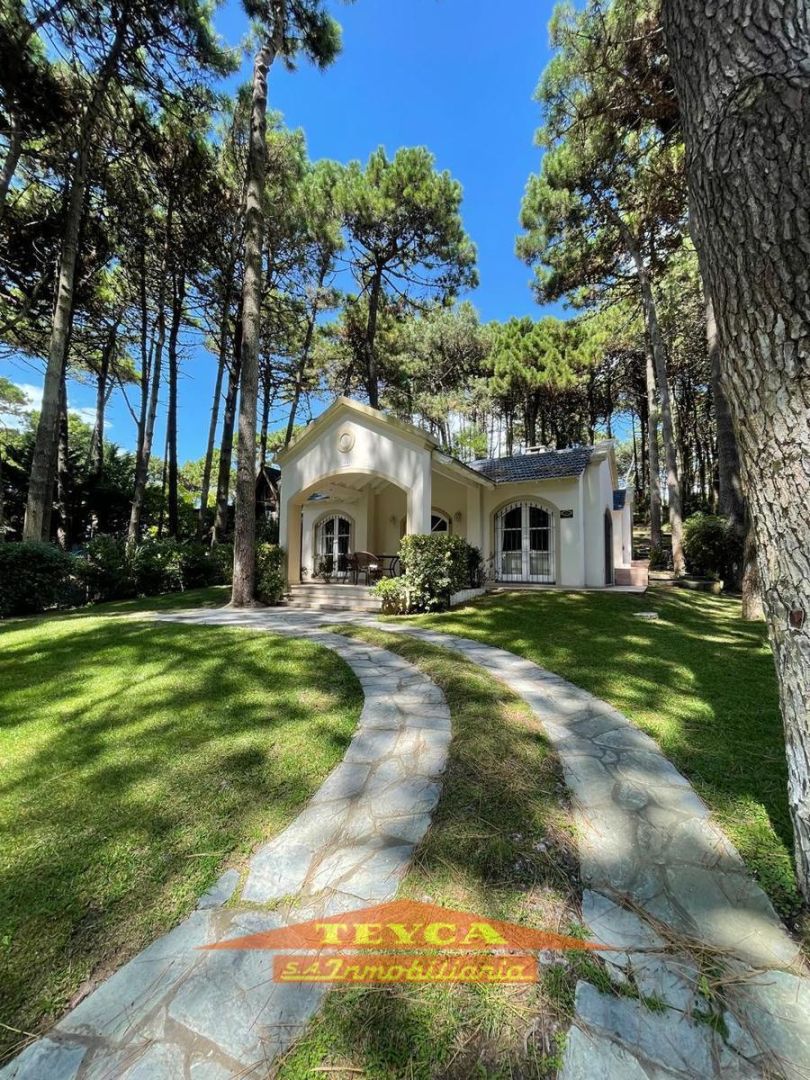 Casa en venta Lasalle 4 ambientes