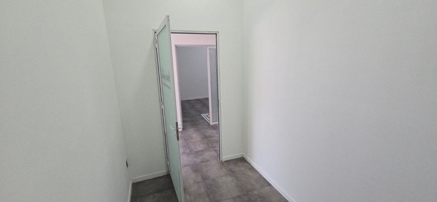 ALQUILER DE OFICINA EN Neuquén - 24