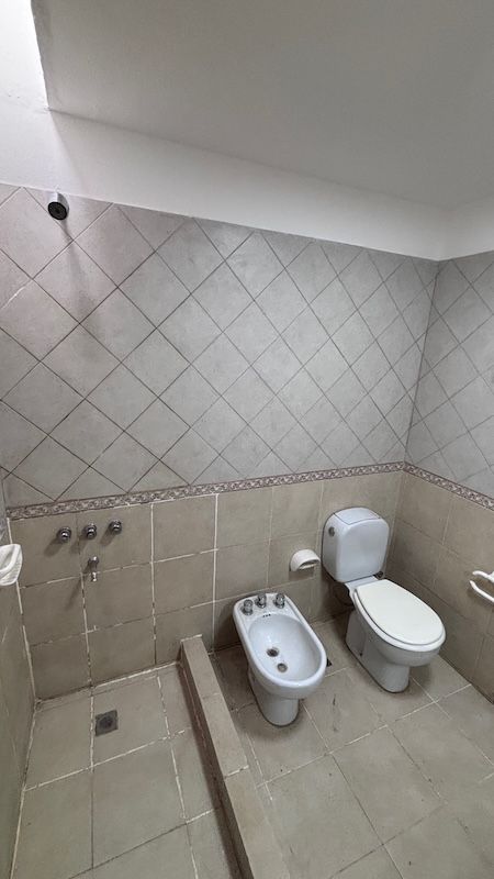 Casa en alquiler Mariano Moreno 3 ambientes