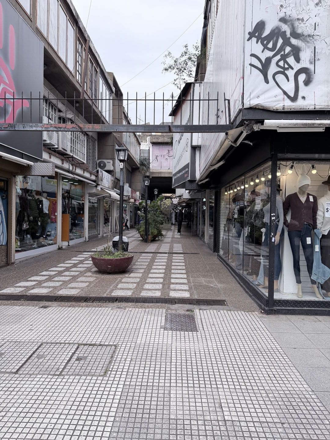 Local Comercial en Alquiler en General San Martin, G.B.A. Zona Norte
