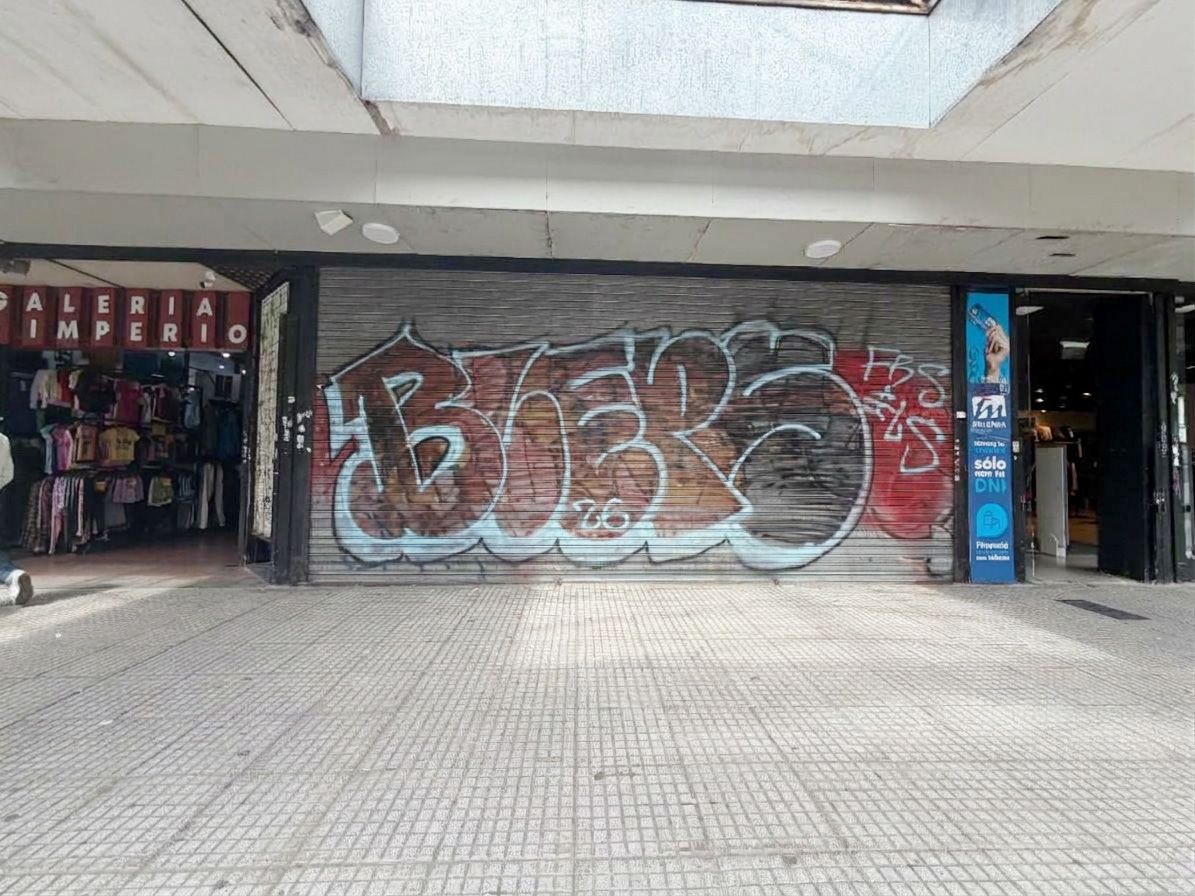 Local Comercial en AV. RIVADAVIA 13900