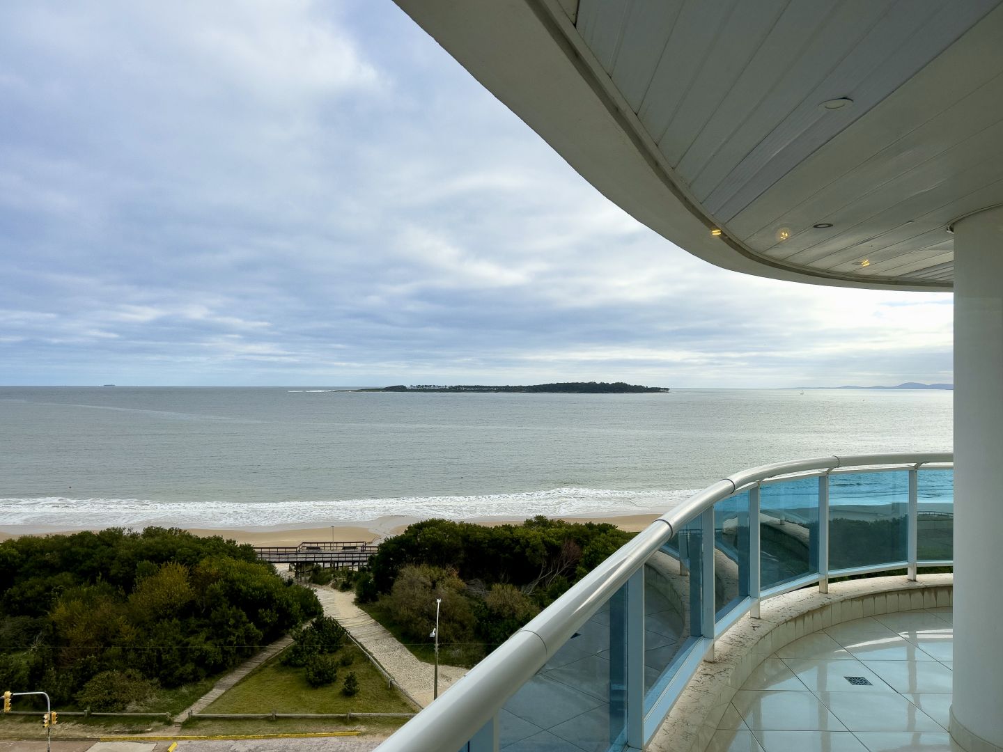 Apartamento en venta Playa Mansa 3 ambientes