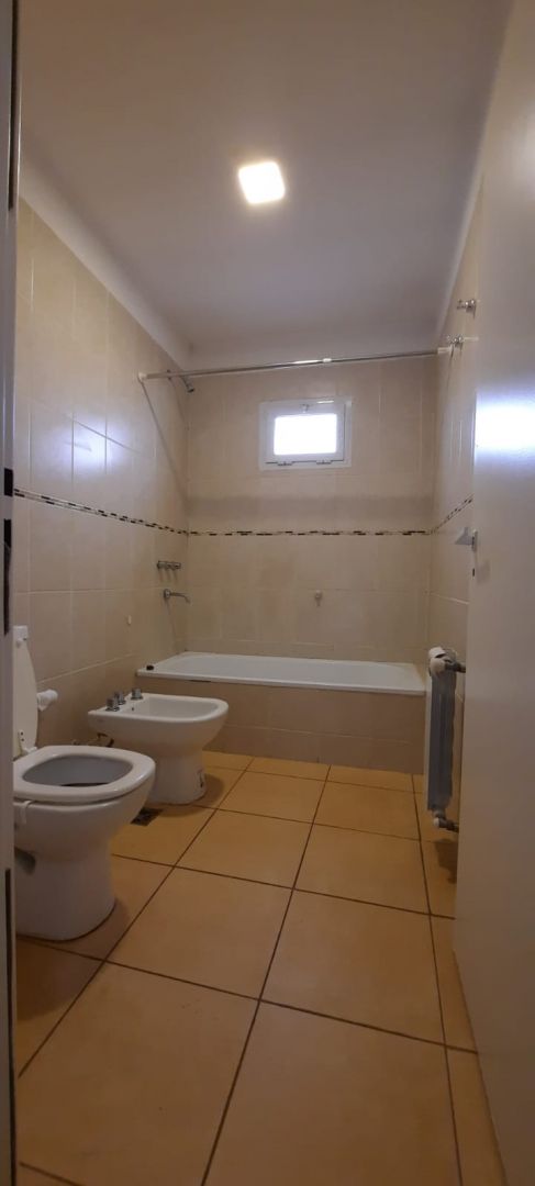 ALQUILER DE CASA EN Centenario - Perticone - 7
