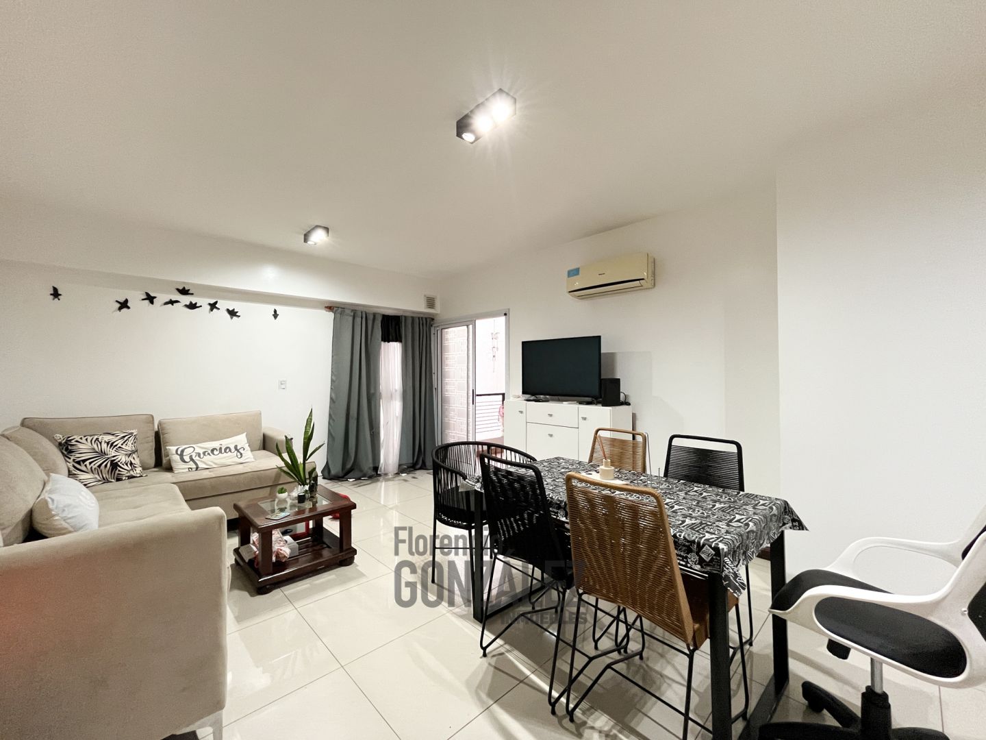 Amplio y comodo departamento 2 ambientes sobre av alberdi 