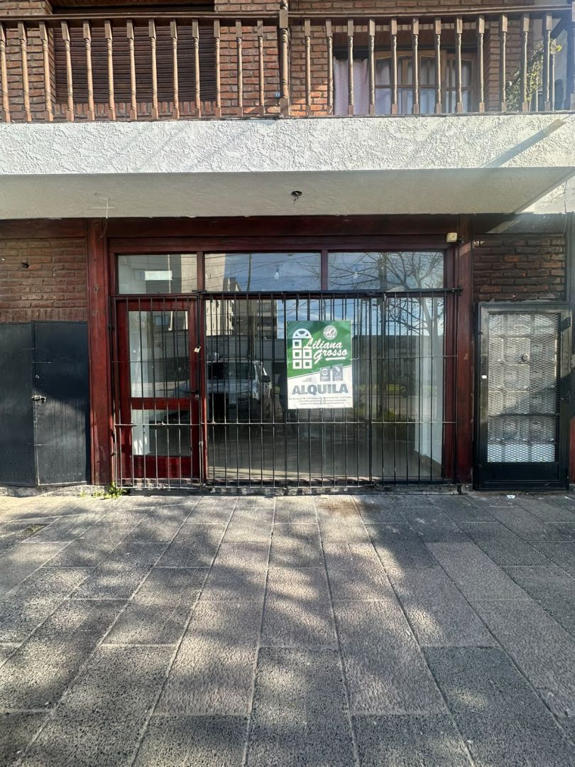 Local Comercial en Hipolito Yrigoye 800