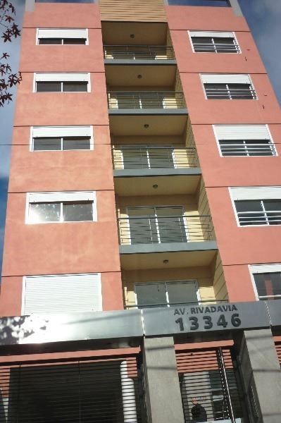 Departamento en Av. Rivadavia 13300