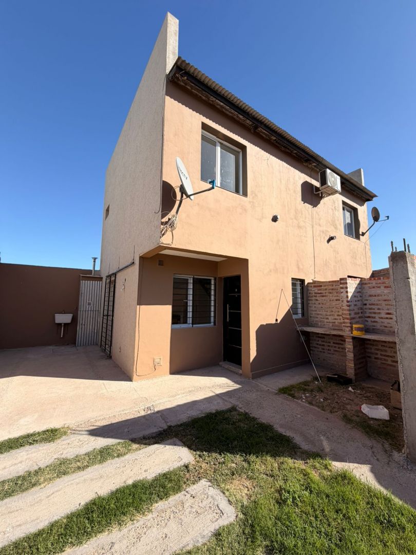 Casa en Alquiler en Fernandez Oro, Rio Negro