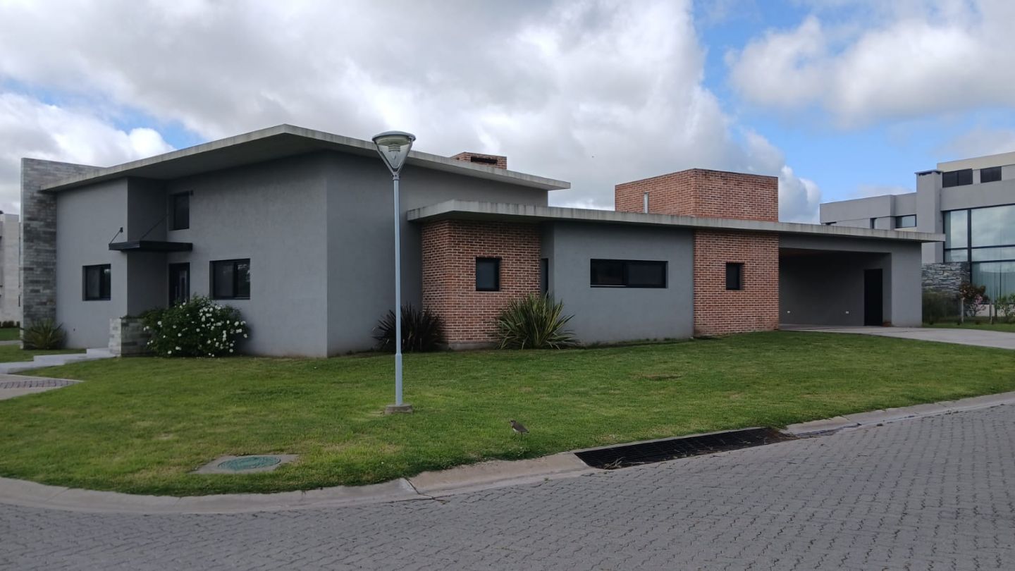 VENTA DE CASA EN Ezeiza - Valdevez Barrio Privado - 26