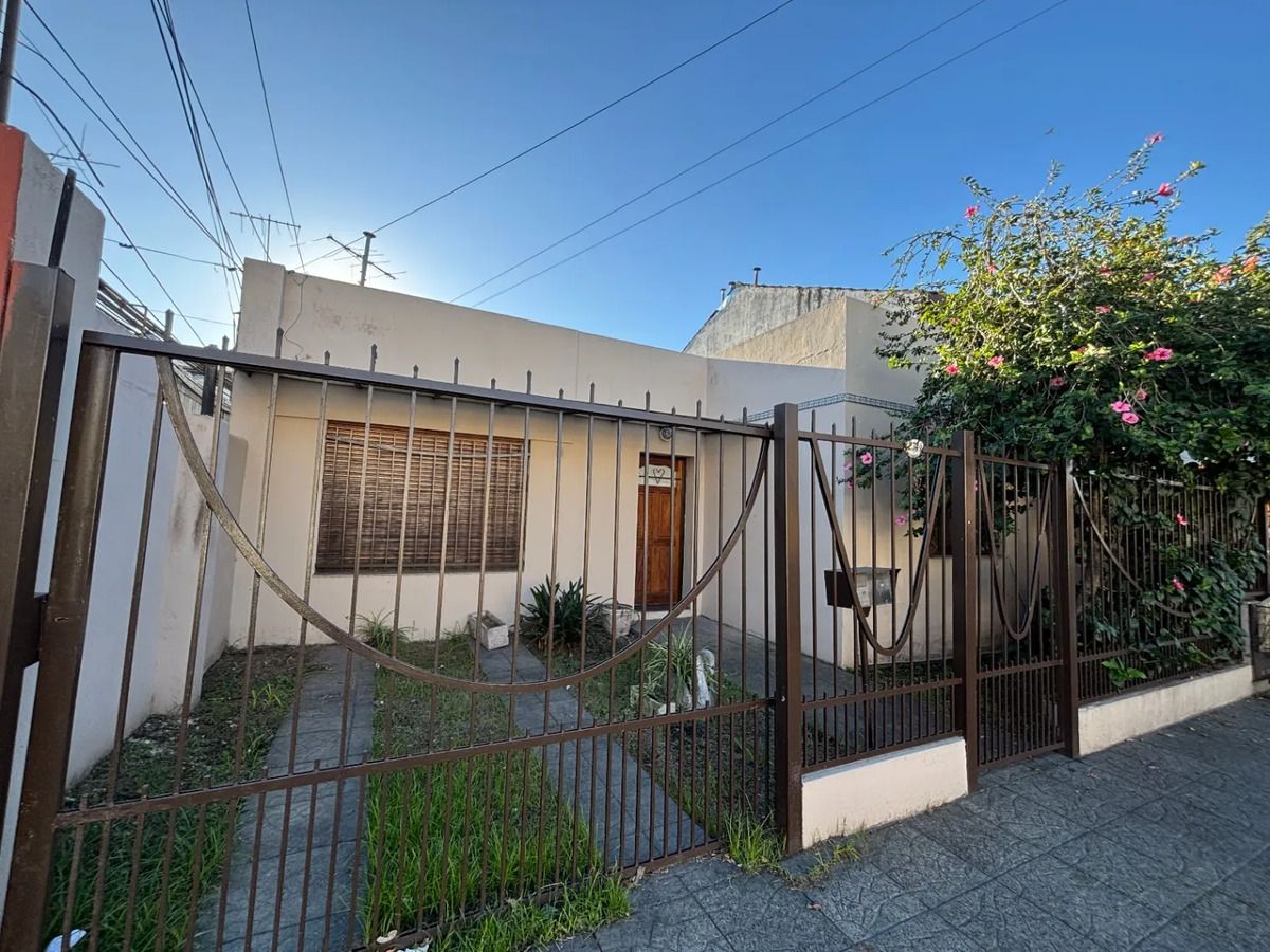 Casa en Buchardo 2300