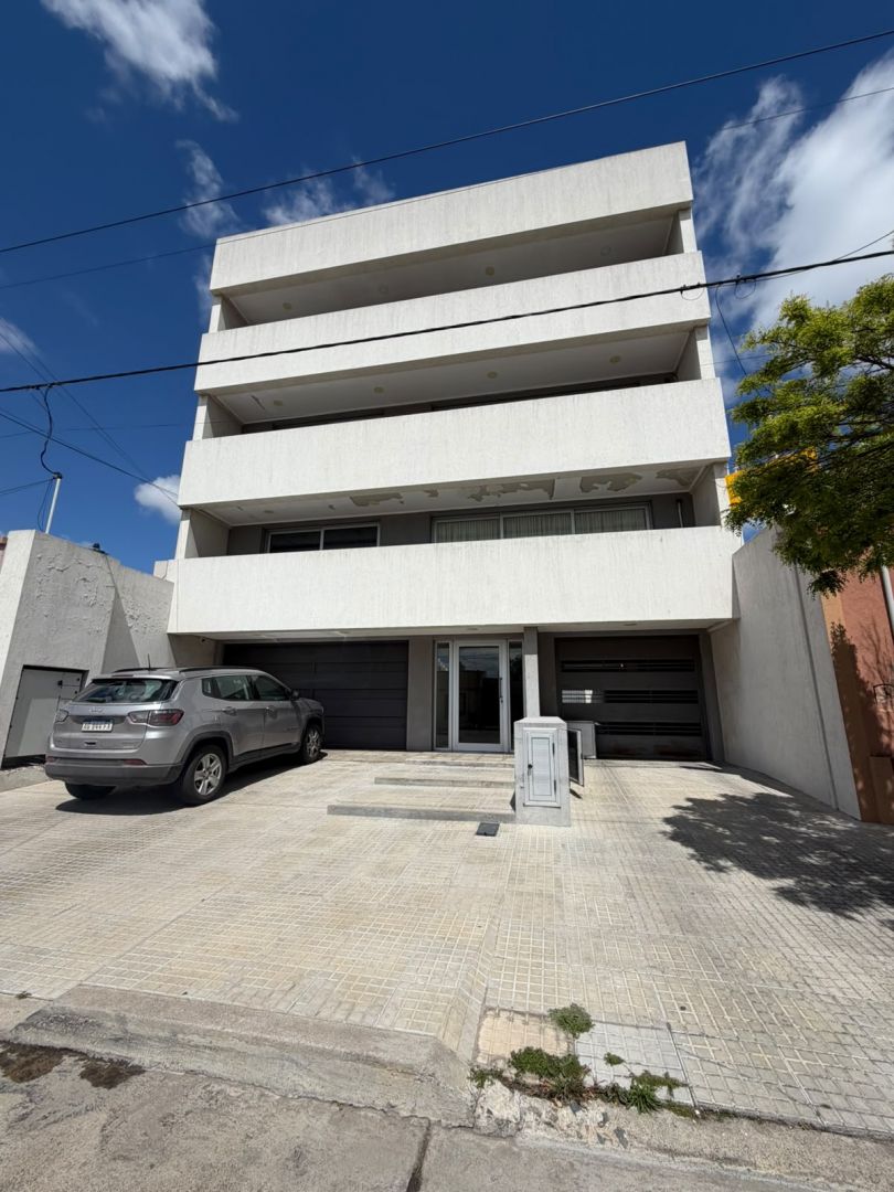 Departamento en Hipolito Irigoye 2100