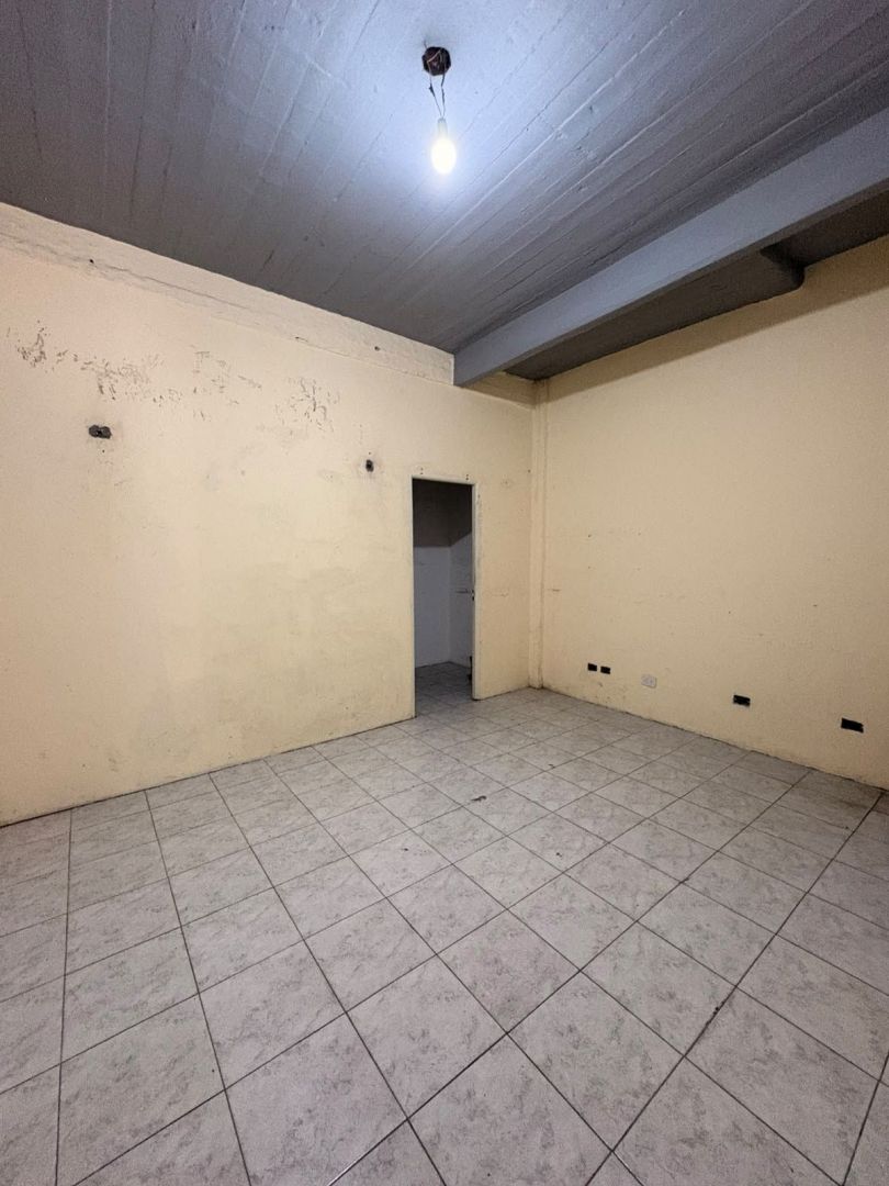 Local Comercial en Rordiguez peña 2500