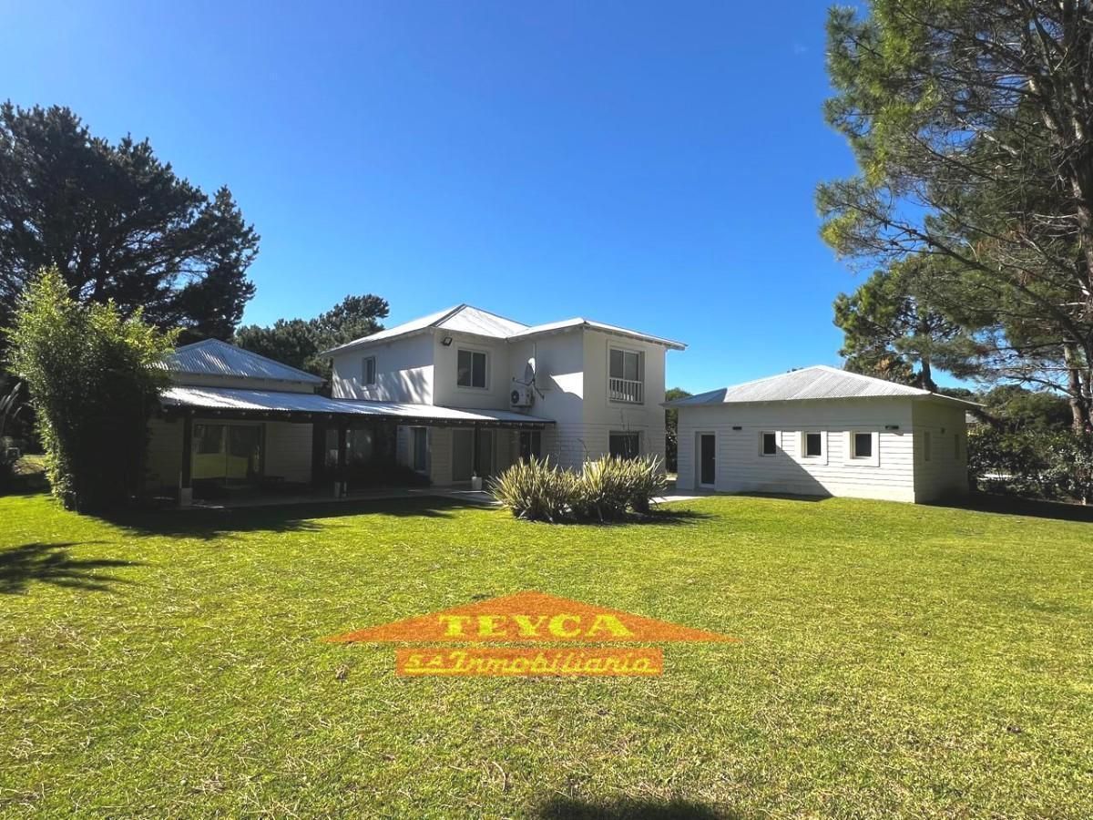 Casa en venta La Herradura 5 ambientes
