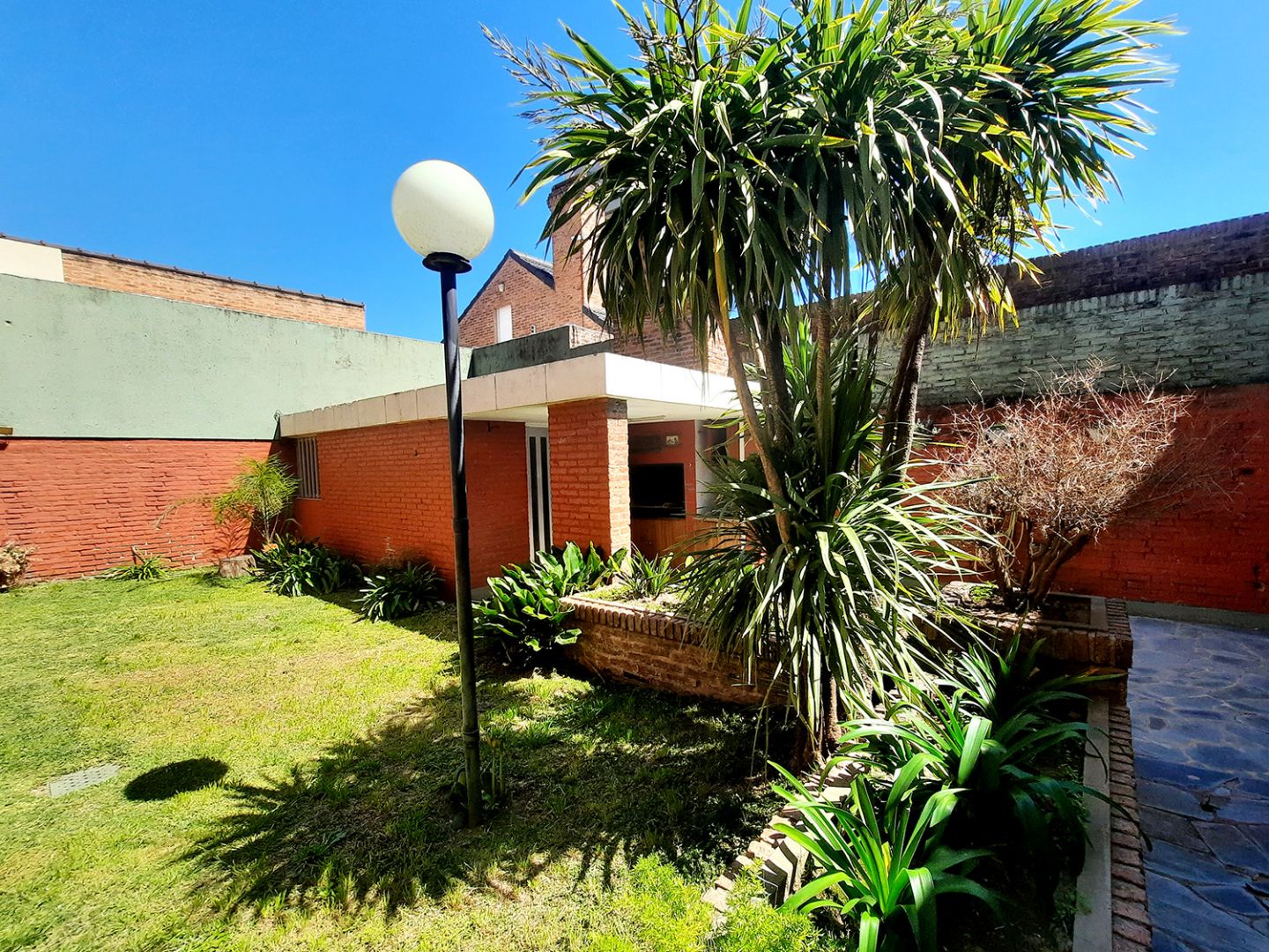VENTA DE CASA EN San Nicolás de los Arroyos - Centro - 35