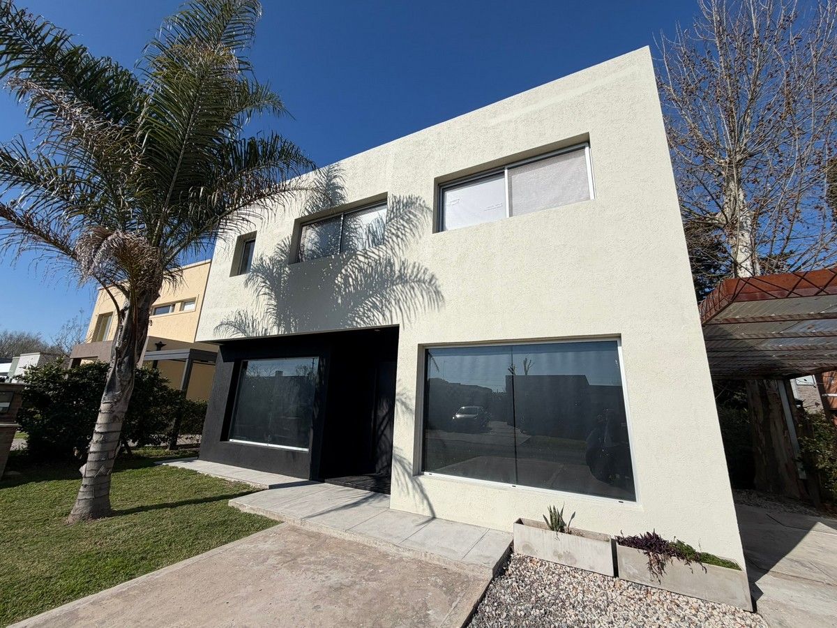 Casa en colectora este r 100