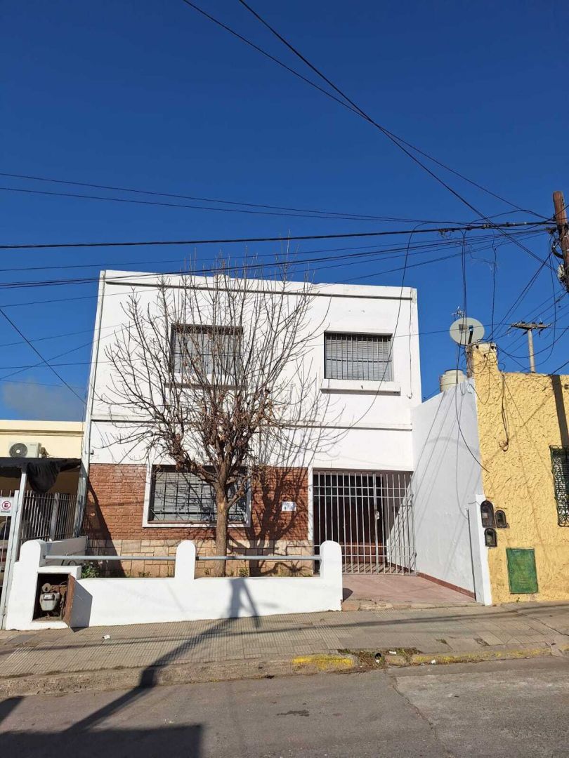 Casa en alquiler Alberdi 4 ambientes