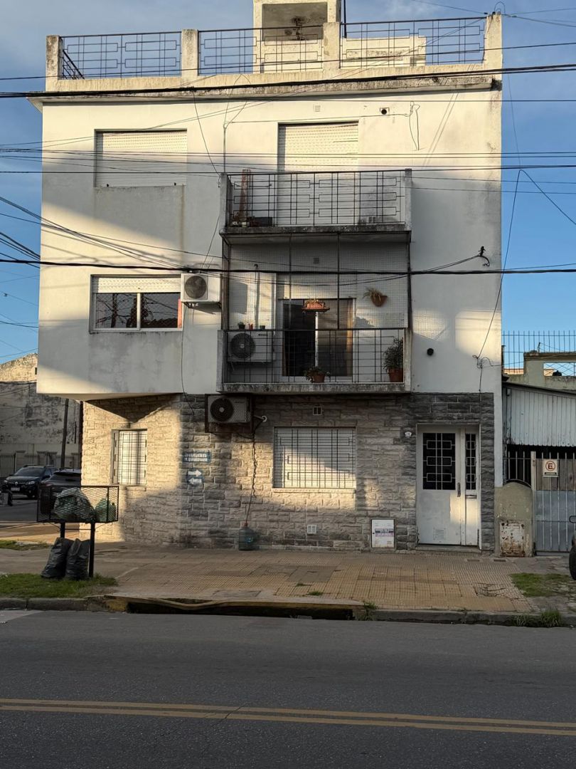 Departamento en Intendente Quind 200