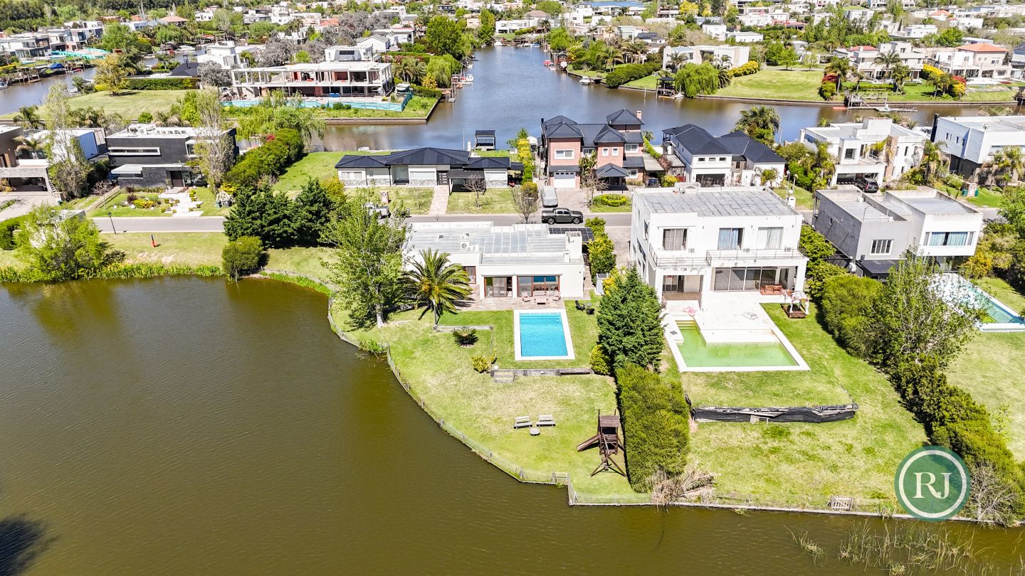 VENTA DE CASA EN Tigre - San Benito - 40