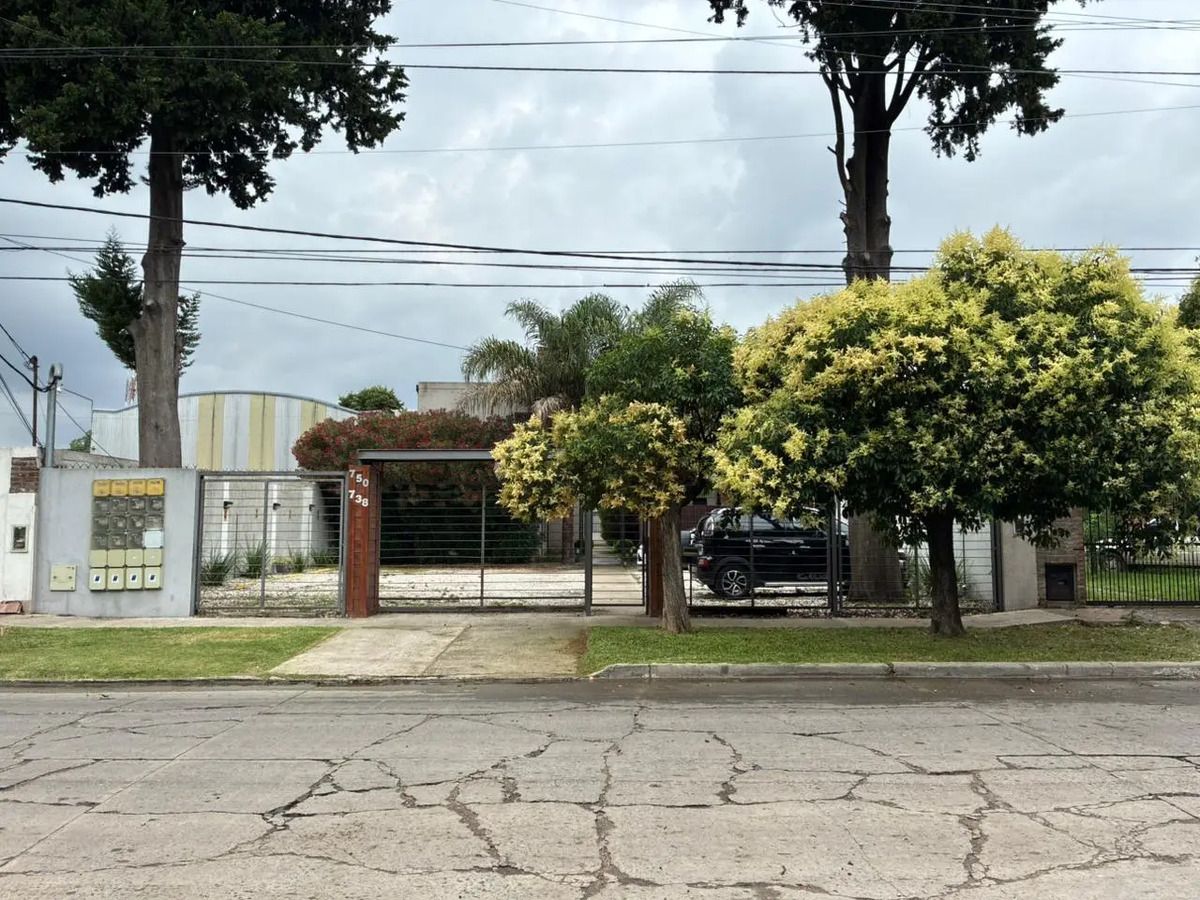 Casa en Cnel. Juan M. Th 700