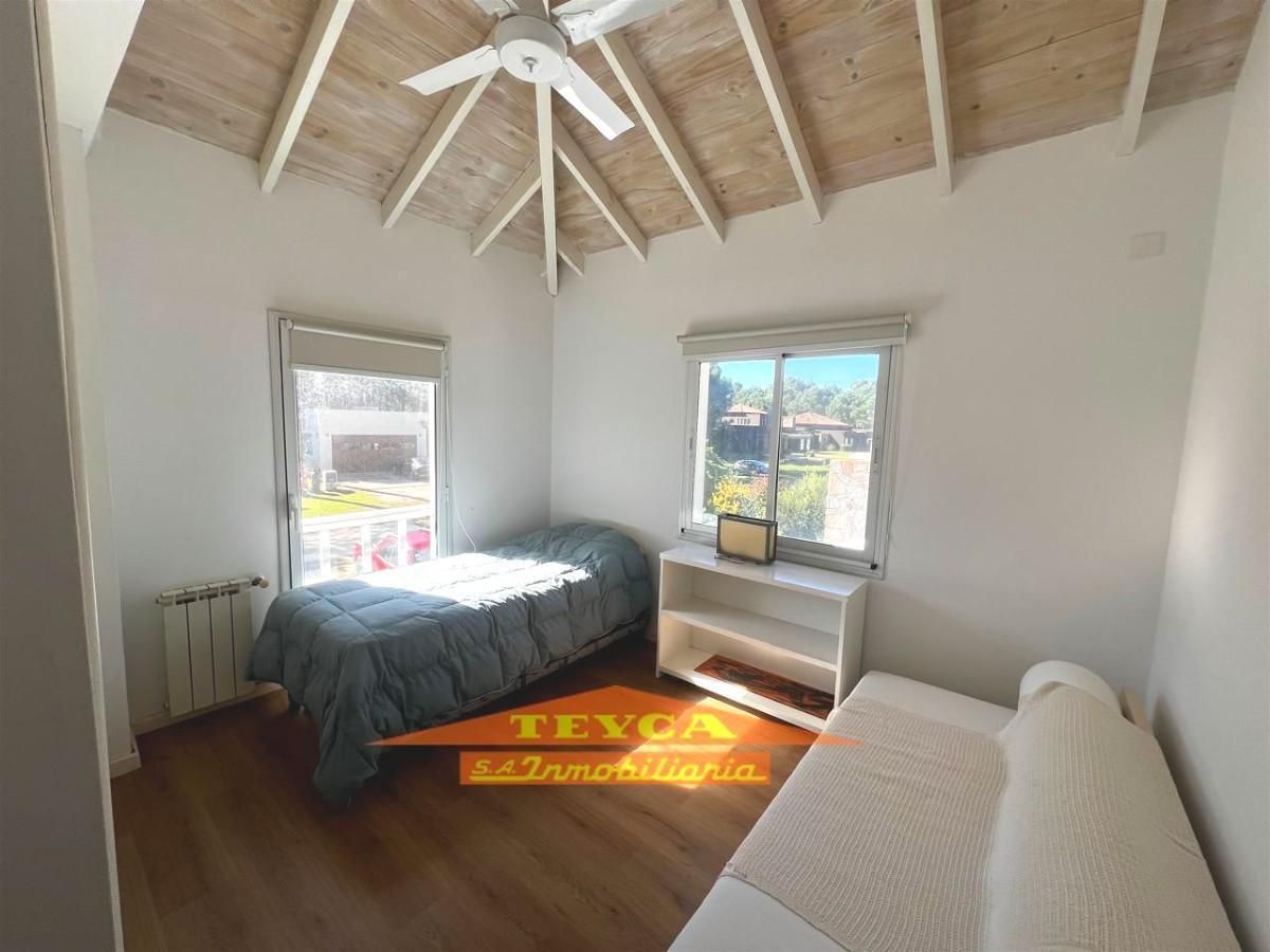 Casa en venta La Herradura 5 ambientes