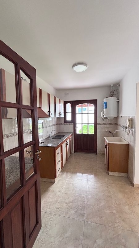 Casa en alquiler Mariano Moreno 3 ambientes