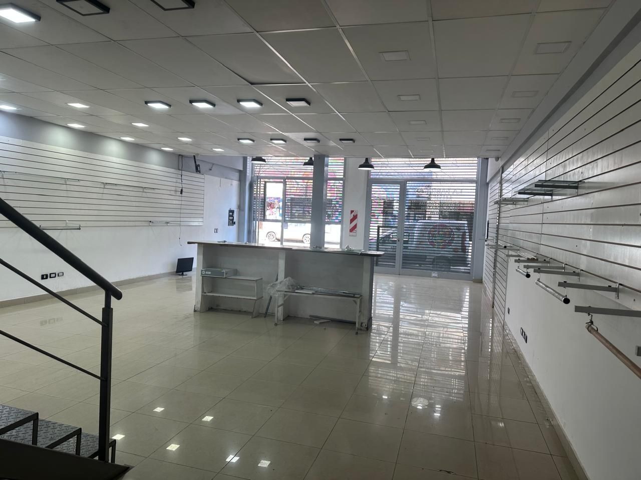 Local Comercial en LAINEZ 209/200