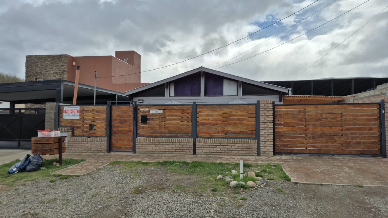 Casa en Pintor Antunez 800