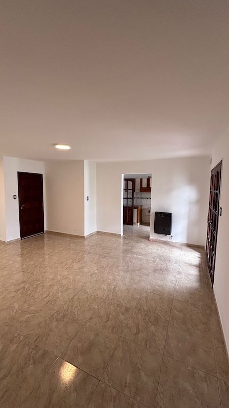 Casa en alquiler Mariano Moreno 3 ambientes